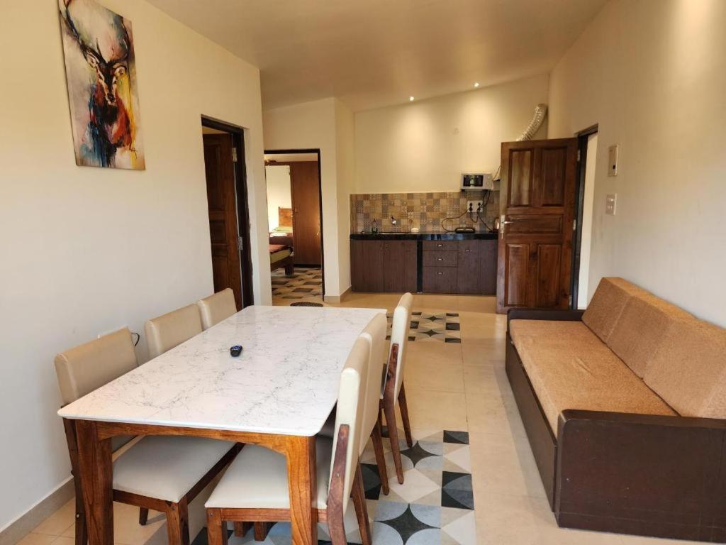 Coastal Suites Apart Hotel ---- 8 Minutes Walk To Beach Benaulim Exterior photo